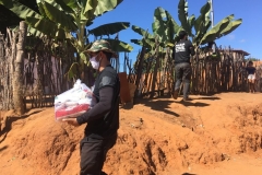 ENTREGA-ALIMENTOS-PELA-POLICIA-CIVIL-DE-MANGA-MG-6