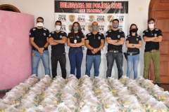 ENTREGA-ALIMENTOS-PELA-POLICIA-CIVIL-DE-MANGA-MG-7